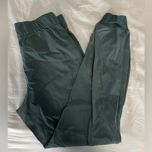 Lululemon On the Fly Jogger - Tidewater Teal - Size 4